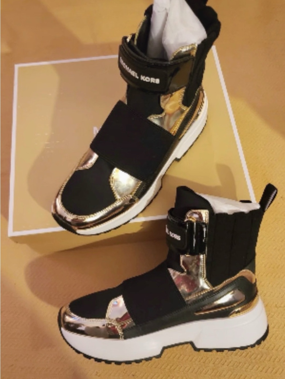 NWT MICHAEL KORS Black and Gold High-Top Sneakers size 9 - Picture 2 of 4